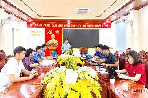  Đoàn kiểm tra BHXH tỉnh Hà Tĩnh làm việc với Trung tâm Y tế Hồng Lĩnh về hợp đồng khám bệnh, chữa bệnh BHYT. 