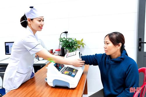Trung tâm Y tế Đức Thọ nâng cao chất lượng dịch vụ để người dân được tiếp cận quyền lợi BHYT nhanh chóng, thuận tiện nhất.