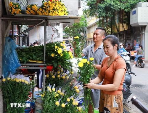 Không khí mua bán tại chợ Thanh Hà (phường Hoàn Kiếm). (Ảnh: Khánh Hòa/TTXVN)