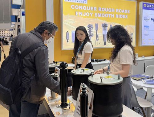 Các sản phẩm phụ tùng, linh kiện và công nghệ hỗ trợ ngành ô tô được giới thiệu tại triển lãm