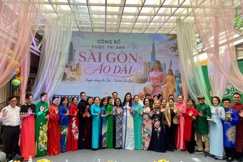 Đại biểu và khách mời trong lễ công bố Cuộc thi ảnh Sài Gòn Áo dài.