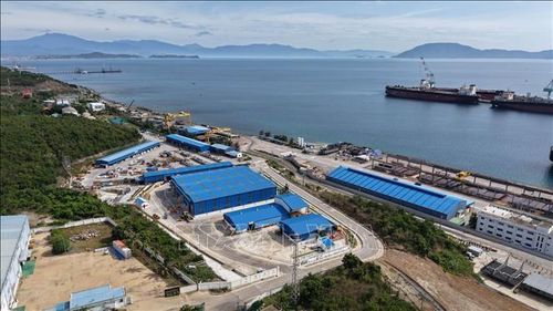 Một góc Khu kinh tế Vân Phong (tỉnh Khánh Hòa) nhìn từ trên cao. Ảnh: TTXVN
