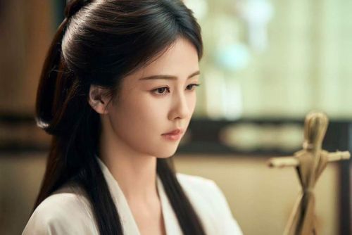 Mạc Ly khai thác đề tài quyền mưu với mô-típ "song cường" quen thuộc nhưng được xây dựng hấp dẫn. Diệp Ly bị gả vào phủ Định Vương đang sa sút của Mặc Tu Nghiêu - vị vương gia tàn tật nhưng đầy mưu lược. Cả hai đều mang trong mình bí mật và mục tiêu riêng, từ đó hình thành liên minh để lật lại vụ án năm xưa và bảo vệ gia tộc. Phim ghi điểm nhờ sự cân bằng giữa yếu tố tình cảm, đấu trí và những màn đối đầu trong triều chính.
