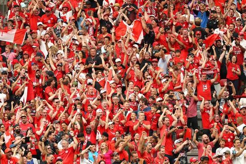 Niềm vui của người hâm mộ Canada. Ảnh: FIFA
