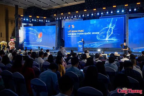 Ông Trịnh Văn Quyết, Ủy viên Bộ Chính trị, Bí thư trung ương Đảng, Trưởng Ban Tuyên giáo và Dân vận Trung ương phát biểu tại lễ khai mạc.