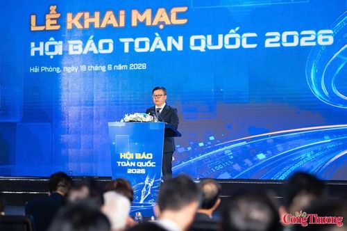 Ông Lê Quốc Minh, Ủy viên Trung ương Đảng, Tổng biên tập báo Nhân dân, Phó trưởng Ban Tuyên giáo và Dân vận Trung ương, Chủ tịch Hội Nhà báo Việt Nam, phát biểu khai mạc.