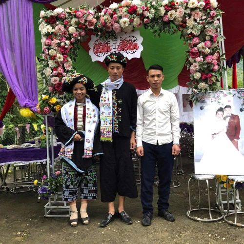 Trang phục truyền thống của người Dao đỏ được mặc trong ngày cưới