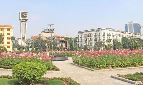 Bắc Ninh đặt mục tiêu phát triển đô thị xanh, sinh thái trong hành trình trở thành thành phố trực thuộc Trung ương. Ảnh: Khuôn viên vườn hoa 19/8, phường Bắc Giang.