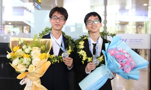  Hoàng Văn Thái Sơn (trái) và Nguyễn Thành Trung. 