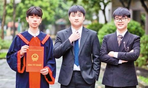 Ba tài năng trẻ Bắc Ninh sẽ tham dự Olympic quốc tế trong tháng 7/2026 (từ trái sang phải: Phùng Quang Hưng, Tạ Ngọc Minh, Thân Đức Chính).