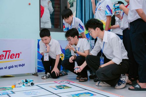 Học sinh tham gia Cuộc thi sáng tạo Robotics phường Liên Chiểu lần thứ I - năm 2026. Ảnh: VĂN HOÀNG