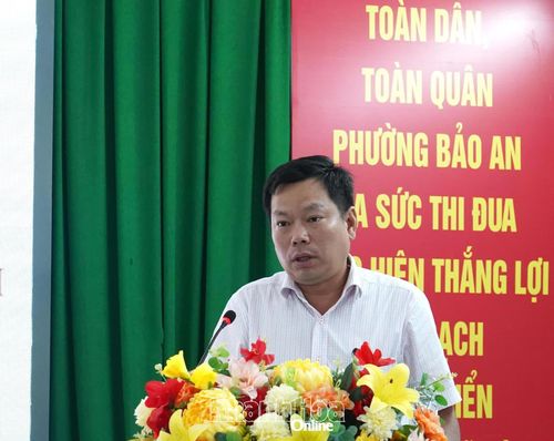 Lãnh đạo phường Bảo An giải trình các ý kiến, kiến nghị của cử tri.