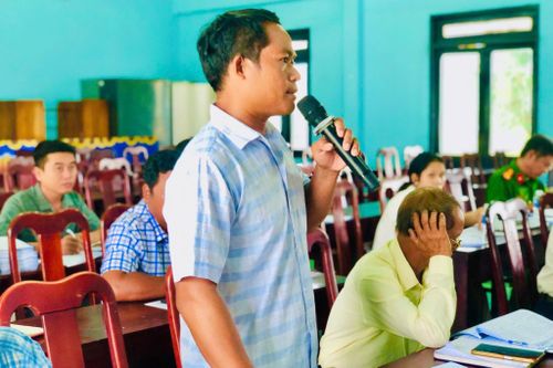 Ông K' Văn Tính, Trưởng thôn 1 xã Đông Giang phát biểu đồng thuận với phương án sắp xếp các thôn