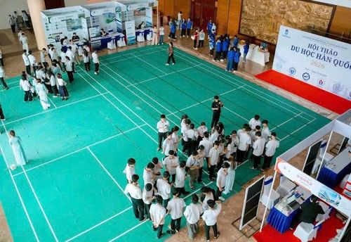 Hội thảo du học Hàn Quốc Chungbuk K-Global International Student Fair 2026 thu hút sự quan tâm của học sinh và phụ huynh tỉnh Quảng Trị - Ảnh: D.L