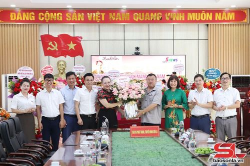 Trung tâm Văn hóa, thể thao tỉnh chúc mừng Báo và Phát thanh, truyền hình Sơn La.
