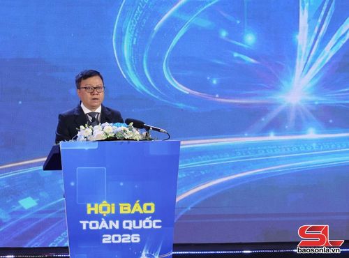 Đồng chí Lê Quốc Minh, Ủy viên Trung ương Đảng, Phó Trưởng ban Tuyên giáo và Dân vận Trung ương, Tổng Biên tập Báo Nhân Dân, Chủ tịch Hội Nhà báo Việt Nam phát biểu khai mạc Hội Báo toàn quốc 2026.