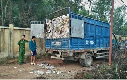 Giao Công an tỉnh Thanh Hóa tuần tra, kiểm soát, xử lý các phương tiện chở chất thải vi phạm về TTATGT đường bộ và vệ sinh môi trường. (Ảnh minh họa)