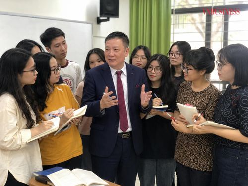 Phó Giáo sư, Tiến sĩ báo chí Nguyễn Ngọc Oanh đã và đang truyền đạt nhiều kỹ năng, kinh nghiệm quý báu cho các thế hệ học trò.