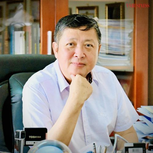 Phó Giáo sư, Tiến sĩ báo chí Nguyễn Ngọc Oanh, Trưởng Khoa Quan hệ Quốc tế, Học viện Báo chí và Tuyên truyền.