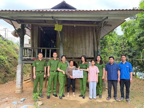 Lan tỏa yêu thương từ chương trình “Mẹ đỡ đầu” tại Trại tạm giam số 3.