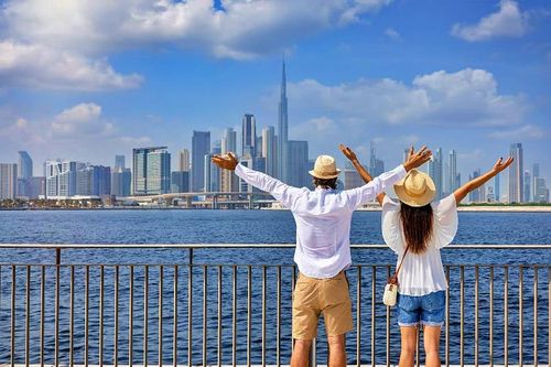 Dubai (UAE) là điểm đến xa hoa bậc nhất Trung Đông, cuốn hút khách du lịch với những trải nghiệm văn hóa sôi động, các công trình kiến trúc "phá kỷ lục", những khu nghỉ dưỡng xa xỉ trên sa mạc. Ảnh: luxtripper.co.uk