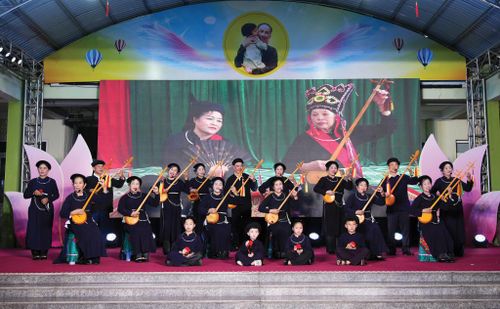 Hội Bảo tồn dân ca dân tộc tỉnh biểu diễn tiết mục Then cổ.