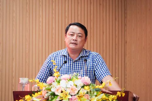 Phó Giám đốc Sở Nông nghiệp và Môi trường Bùi Tứ Hải thông tin hiện trạng cơ sở dữ liệu của ngành Nông nghiệp và Môi trường cùng các giải pháp trong thời gian tới.