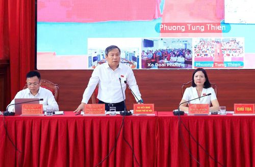 Chủ tịch UBND thành phố Hà Nội Vũ Đại Thắng phát biểu tại Hội nghị đại biểu HĐND thành phố tiếp xúc cử tri trước kỳ họp thường lệ giữa năm 2026, Đơn vị bầu cử số 14. Ảnh: Viết Thành