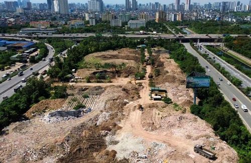 Khu trung chuyển và tái chế chất thải xây dựng tại phường Yên Sở. Ảnh: Phạm Chiểu