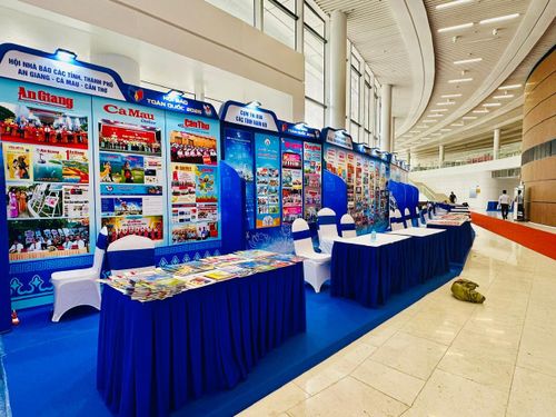Không gian trưng bày Hội nhà báo các tỉnh, thành phố. Ảnh: Hoàng Quyên