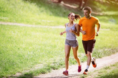 Duy trì vận động để kích thích quá trình tạo xương, phòng ngừa loãng xương.