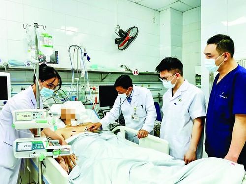 BSCKI. Chu Đức Thành (Khoa Điều trị tích cực và Chống độc, Bệnh viện 19-8 ) cho rằng, nhiều bệnh nhân nhập viện muộn do tin theo các phương pháp chữa bệnh phản khoa học lan truyền trên mạng xã hội.