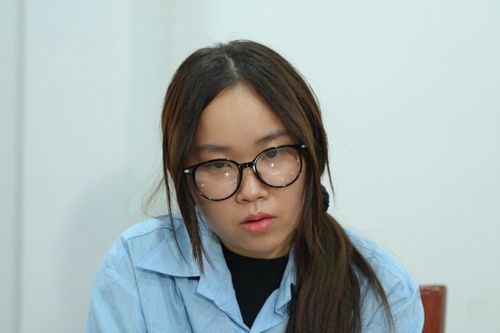  Đối tượng Nguyễn Thị Kim Anh, tư vấn viên Công ty Holidays Việt Nam, bị khởi tố về tội Lừa đảo chiếm đoạt tài sản. Ảnh: VTV. 
