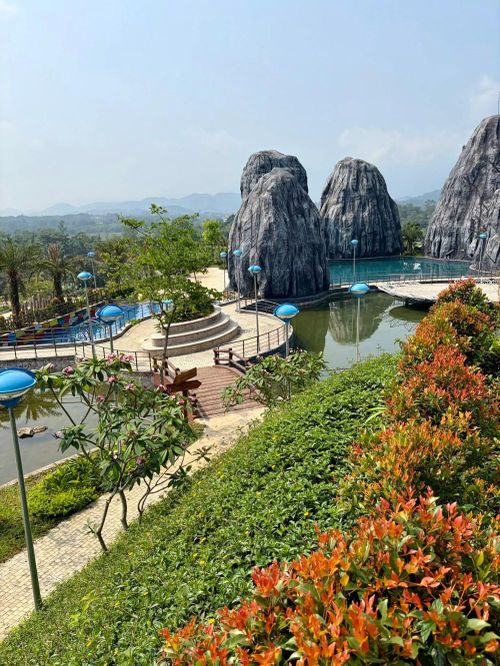 Làng Văn hóa - Du lịch các dân tộc Việt Nam tiếp nhận, quản lý, vận hành, sử dụng và khai thác các công trình, hạ tầng kỹ thuật, cảnh quan, các dự án, tài sản và các nguồn lực khác do Nhà nước đầu tư