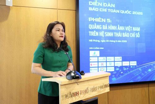 Phó Tổng Giám đốc Thông tấn xã Việt Nam Nguyễn Thị Sự phát biểu dẫn đề tại phiên thảo luận