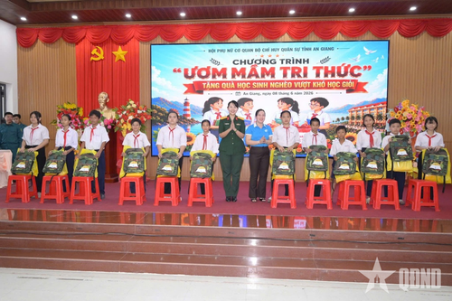 Đằng sau mỗi phần quà là mong muốn tiếp thêm động lực để các em tiếp tục nỗ lực học tập, vượt qua hoàn cảnh khó khăn, nuôi dưỡng những ước mơ.