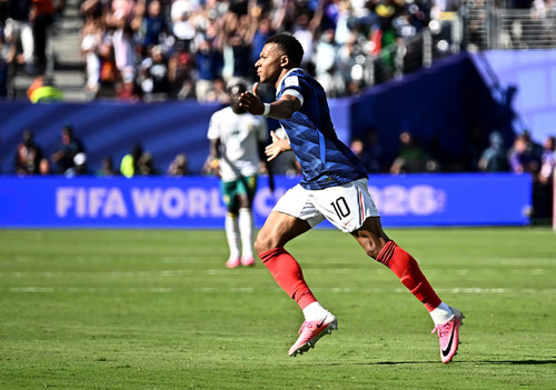 “Ma tốc độ” Mbappe chưa nóng máy. Ảnh: Getty 