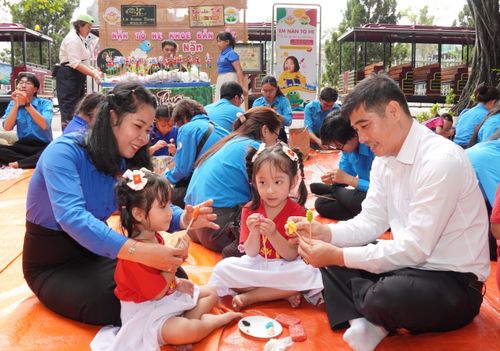  Hoạt động nặn tò he dành cho gia đình trẻ, hội viên, thanh niên thành phố 
