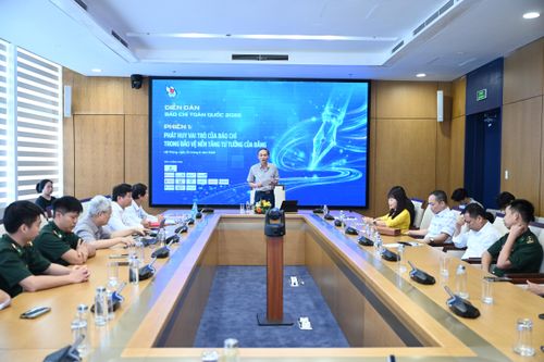  Quang cảnh buổi thảo luận với chủ đề "Phát huy vai trò của báo chí trong bảo vệ nền tảng tư tưởng của Đảng". Ảnh: ĐỖ TRUNG 