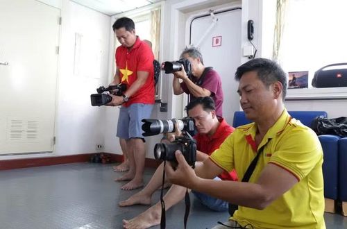 Đặc biệt, đối với nhiều nhà báo, được vinh dự tham gia các chuyến công tác đến Trường Sa là một trong những kỷ niệm sâu sắc và đáng nhớ nhất.