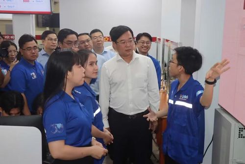 Đội hình "Mùa hè số" giới thiệu công trình Số hóa di tích lịch sử trên địa bàn phường Cầu Kiệu. Ảnh: Lê Huy.