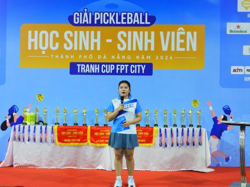Đại diện vận động viên thực hiện nghi thức tuyên thệ.