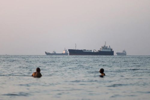 Các tàu thuyền ở eo biển Hormuz, ngoài khơi Iran. Ảnh: ISNA/WANA