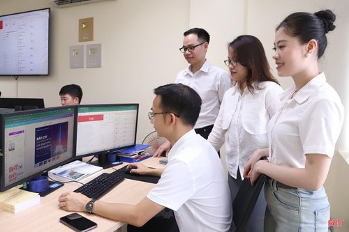  AI hỗ trợ đắc lực trong công việc của các thành viên Tổ Nội dung số. 