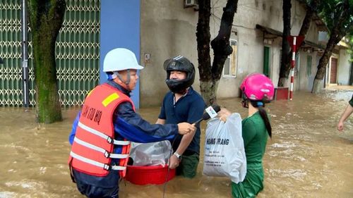 Trường Sơn chia sẻ, quá trình đưa tin trong thiên tai không chỉ là trách nhiệm mà còn là cách báo chí đến sát hơn với đời sống. Những thước phim chân thực, kịp thời được gửi về giúp khán giả hiểu rõ toàn cảnh trận bão lũ.