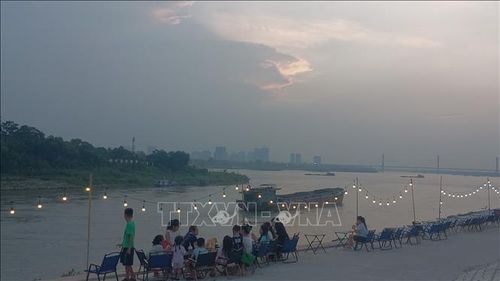 Hoàng hôn tại ngã ba sông Hồng - sông Đuống (Hà Nội). Ảnh: Tuyết Mai/TTXVN