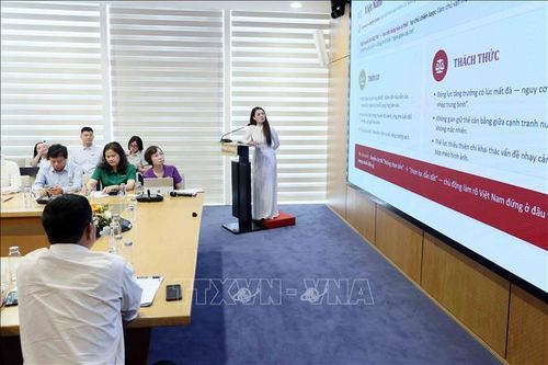 Các đại biểu tham dự tại phiên thảo luận.