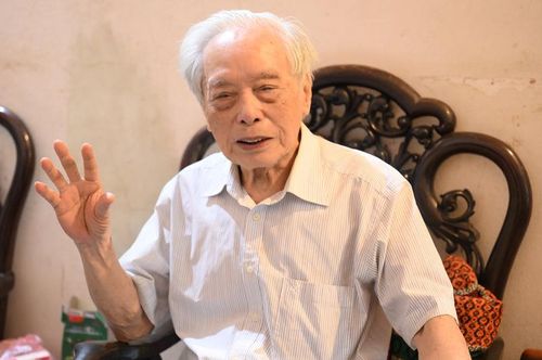 Nhà báo Trần Bá Lạn: Người thầy đầu tiên của khoa Báo chí – Học viên Báo chí và Tuyên truyền. Ảnh: Nguyên Khánh