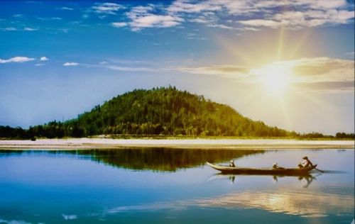Núi Ấn Sông Trà. Ảnh: Tấn Cư