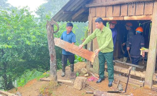 Công tác tuyên truyền, vận động được xã Bản Xèo triển khai đến từng hộ dân có lán tạm trong rừng tự nhiên.